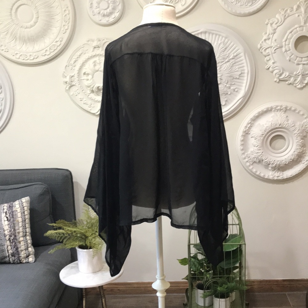 Airy wrap to add elegance to any outfit - Picture 5 of 5